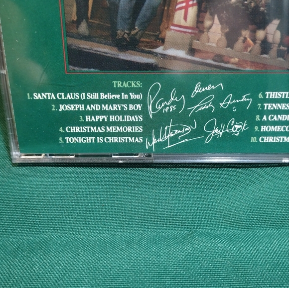⭐ BOGO ⭐ Alabama Christmas CD - Picture 3 of 5